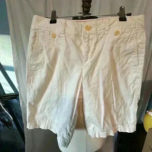 Dockers Women’s Chino Shorts. White. Size 4.  9.5” Inseam.
